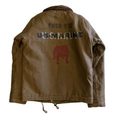 画像2: FREEWHEELERS & CO. [1944 U.S.M.C. Marine Scout Bombing SQ932 "TEUFELHUND" TYPE N-1 #2531002 DARK KHAKI BEIGE size.38,40,42,44] (2)