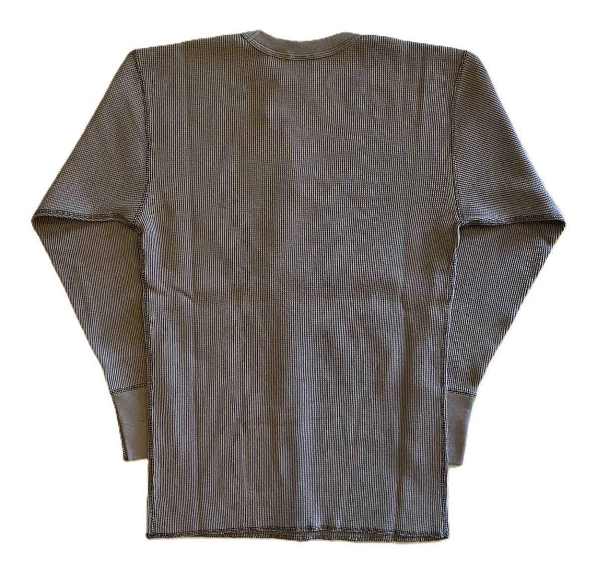 画像2: FREEWHEELERS & CO. ["KNUCKLE BONES" on "AAF 90thBG 400thBSQ" CREW NECKED THERMAL LONG SLEEVE SHIRT #2535008 MEDIUM GRAY size.M,L,XL] (2)