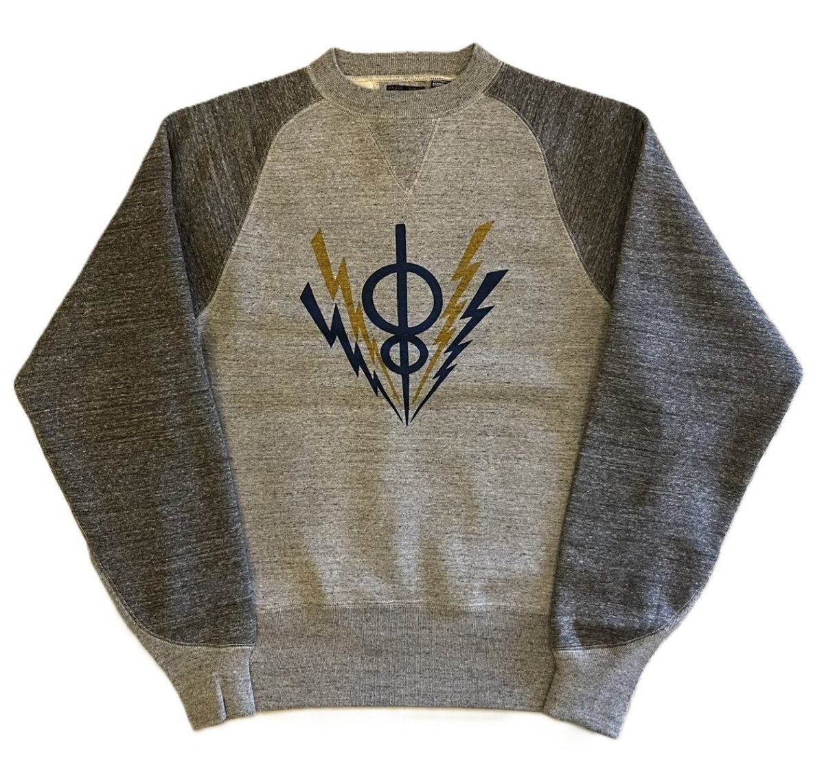 画像1: FREEWHEELERS & CO. ["HARPER HOT IRONS V8" FREEDOM SLEEVE DOUBLE V SWEAT SHIRT #2534006 MIX GRAY×GRAINED CHARCOAL GRAY size.38,40,42,44] (1)