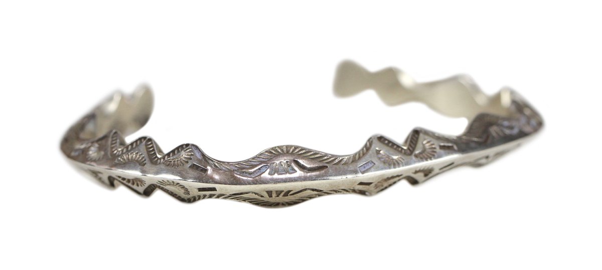 画像2: Navajo #2603 RAY ADAKAI "Triangle Bangle" (2)